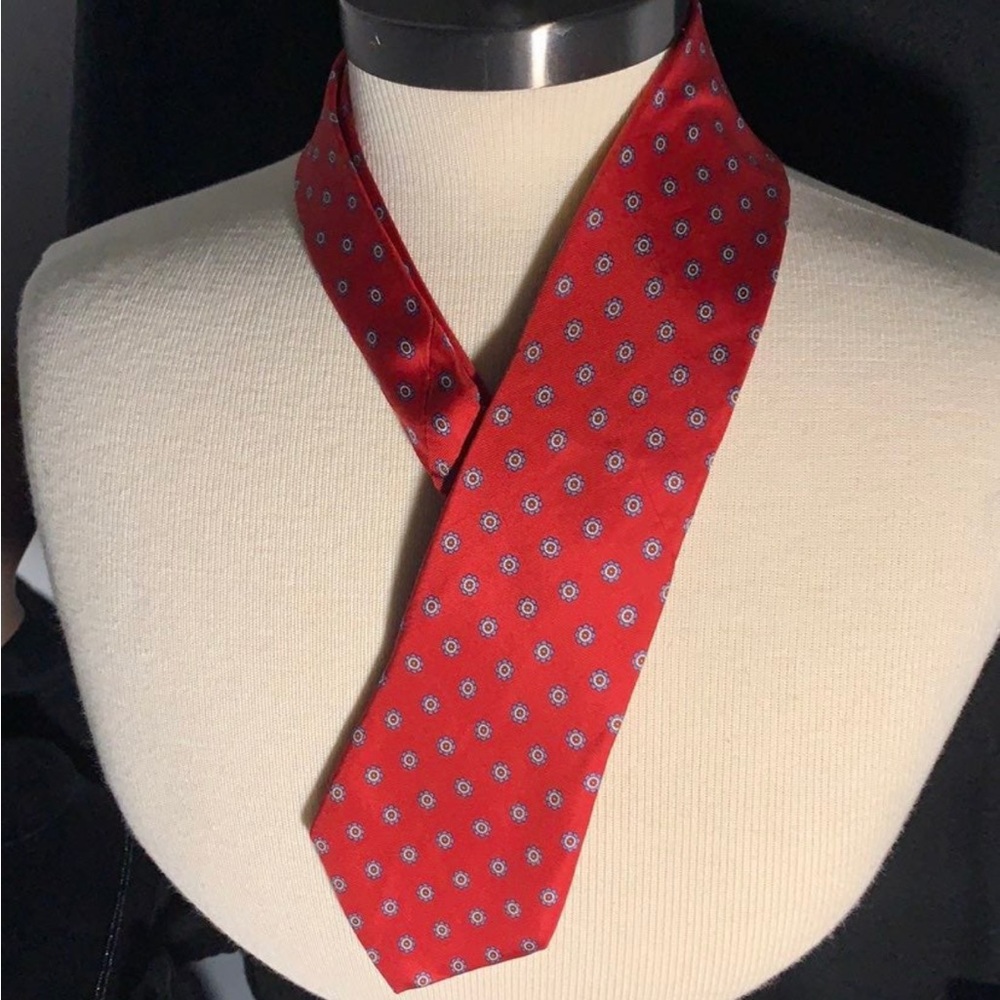 417 by Van Heusen red 100% silk tie